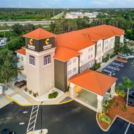 Comfort Inn & Suites Port Charlotte-Punta Gorda,位于夏洛特港的酒店