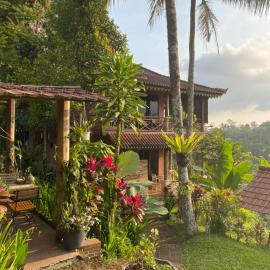 Hidden paradise，位于Angsri的酒店