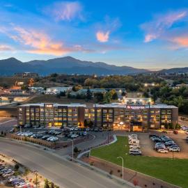Best Western Plus Fillmore Inn & Suites，位于科罗拉多斯普林斯的酒店