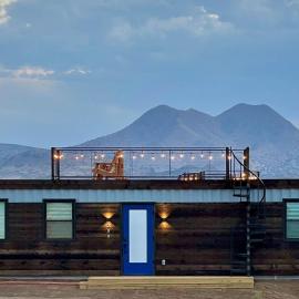 New Southwest Shipping Container-In Alpine，位于阿尔派恩的酒店