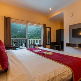 Hotel Vista Bhowali, Nainital - Vegetarian，位于博瓦利的酒店