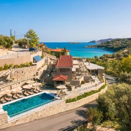 Paramithenio Village Beach Resort & Spa，位于阿约伊阿波斯托洛伊的酒店