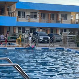 LUMBAYAN BEACH RESORT，位于Dawis的酒店
