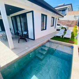 Villa Ranitea - maison moderne avec piscine privée，位于Avae的酒店