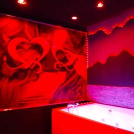 la lovecoquine, chez loveroomtoulon , parking et wifi gratuits，位于土伦的酒店