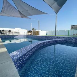 Bareeq Luxury House with Two Private Pools - Barka，位于拜尔卡的酒店