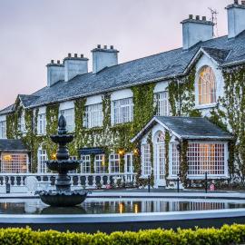 Crover House Hotel & Golf Club，位于Mountnugent的酒店