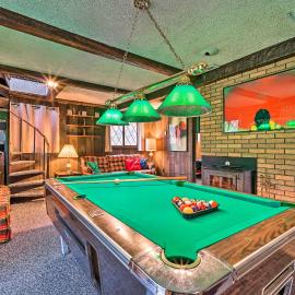 North Creek Chalet w/ Fire Pit Near Gore Mountain!，位于North Creek的酒店
