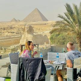 White House Pyramids view，位于开罗的酒店