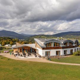 Grund Resort Golf and Ski by LH，位于姆拉代布基的酒店