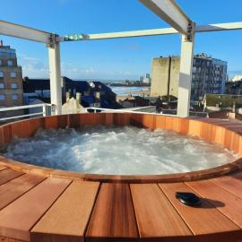 Hôtel Arc en Ciel et SPA Les Sables d'Olonne，位于莱萨布勒-多洛讷的酒店