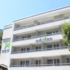 Adhhoc Hotel，位于纳特斯的酒店