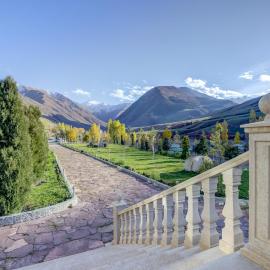 Mountain View Hot Spring Resort,位于Alamedin的酒店