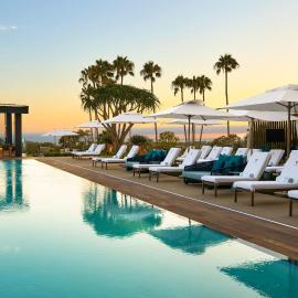VEA Newport Beach, a Marriott Resort & Spa，位于纽波特海滩的酒店