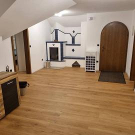 Gemütliche 90qm Wohnung am Waldrand，位于Thierhaupten的酒店