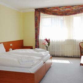 Hotel Hessischer Hof，位于Kirchhain的酒店