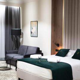 Restoria Hotel***，位于波德拉谢地区拉曾的酒店