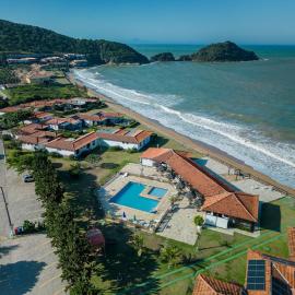 Cond Búzios Resort Pé na areia! Casa 3 suítes. BZ60,位于布希奥斯的酒店