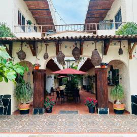 Bungalows Las Glorias，位于瓜亚比托斯的酒店