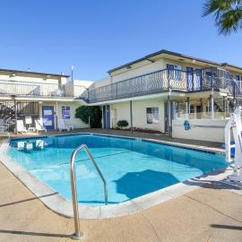 Motel 6 San Diego, CA Airport Harbor,位于圣地亚哥的酒店