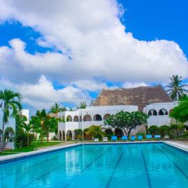 Kaleb's Beachfront Serviced Studio Apartments，位于马林迪的酒店