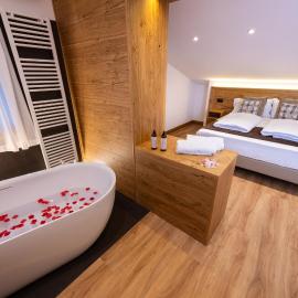 Hotel Iris，位于佩斯卡塞罗利的酒店