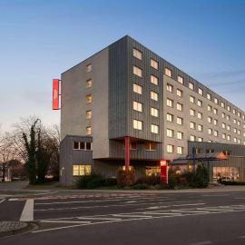 Ramada by Wyndham Bottrop City，位于博特罗普的酒店