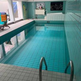 Villa Casa Blanca mit Privatem Schwimmbad 26 grad und Sauna，位于杜伊斯堡的酒店
