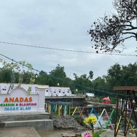 Anadas Garden & Glamping，位于Pagaralam的酒店