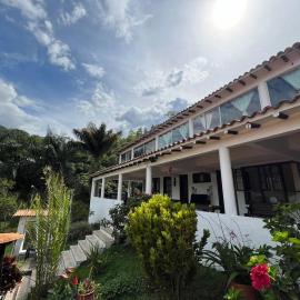 Palmeras del Mirador - Hotel Boutique Campestre en La Vega a 1h de Bogotá，位于拉维加的酒店