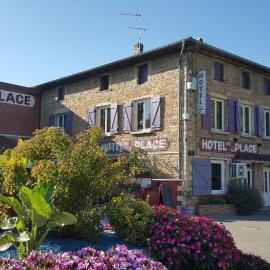 Hotel de la Place，位于Loyettes的酒店