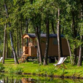 Glamping - 25 min Roermond, Maasmechelen & Maastricht，位于金洛伊的酒店