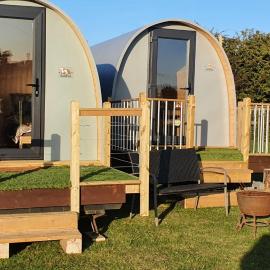 "PONY POD" at Nelson Park Riding Centre Ltd - GLAMPING POD also available the fox pod and Trailor Escapes- BIRCHINGTON, RAMSGATE, BROADSTAIRS MARGATE，位于Kent的酒店