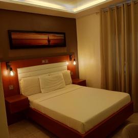 First International Inn Downtown,位于林贝的酒店