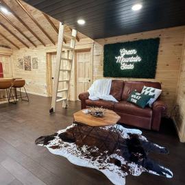 Brook Haven Retreat - Minutes to Mt Snow / Stratton, Pet Friendly!，位于Wardsboro的酒店