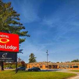 Econo Lodge，位于Deschambault的酒店