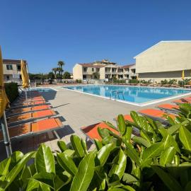 Villaggio Luna Swimmingpool- Agenzia Cocal，位于卡奥莱的酒店