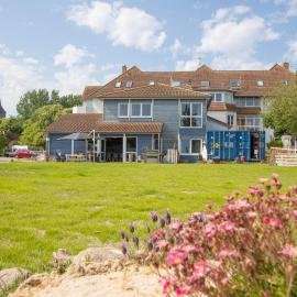 Hostel oder Ferienwohnung 1-16 Personen im BLAUEN HAUS，位于费马恩的酒店
