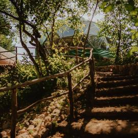Czarna Hańcza Glamping，位于Głęboki Bród的酒店