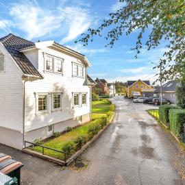 3-bedroom home near the canal，位于Spangereid的酒店