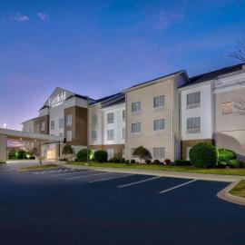 Fairfield Inn & Suites by Marriott Greenwood，位于格林伍德的酒店