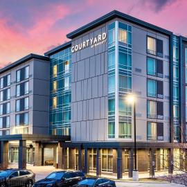 Courtyard by Marriott Burlington-Oakville，位于伯灵顿的酒店
