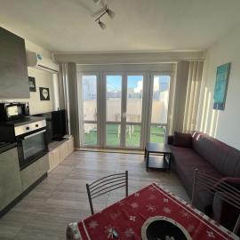 Amazing Penthouse two terrace 5 minutes to the beach close to the main area，位于姆西达的酒店