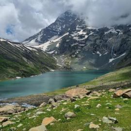 Srinagar hotels and houseboats,位于斯利那加的酒店