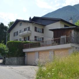 Grosse, schöne Wohnung im Grünen，位于布里格的酒店