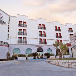Hotel Colón Plaza Business Class，位于新拉雷多的酒店