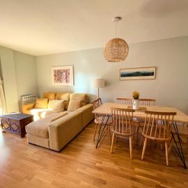 Apartamento en el centro de Benasque con piscina，位于贝纳斯克的酒店