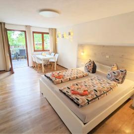 Urlaubsmagie - Ferienwohnung Steinpfad -Mitten in der Natur - S3，位于塞布尼茨的酒店