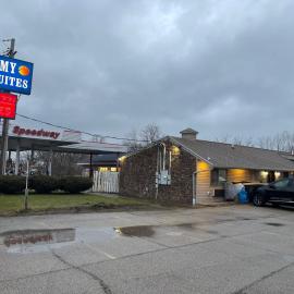 Economy Inn & Suites，位于阿什塔比拉的酒店