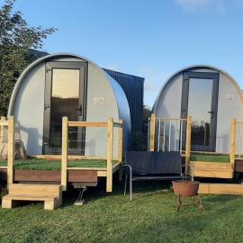 The Fox Pod at Nelson Park Riding Centre Ltd GLAMPING POD Birchington, Ramsgate, Margate, Broadstairs, also available we have the Pony Pod and Trailor Escapes converted horse box，位于伯青顿的酒店